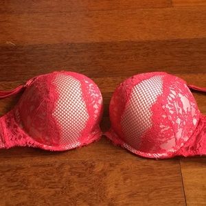 NWOT Victoria Secret Bombshell Bra. 34D.